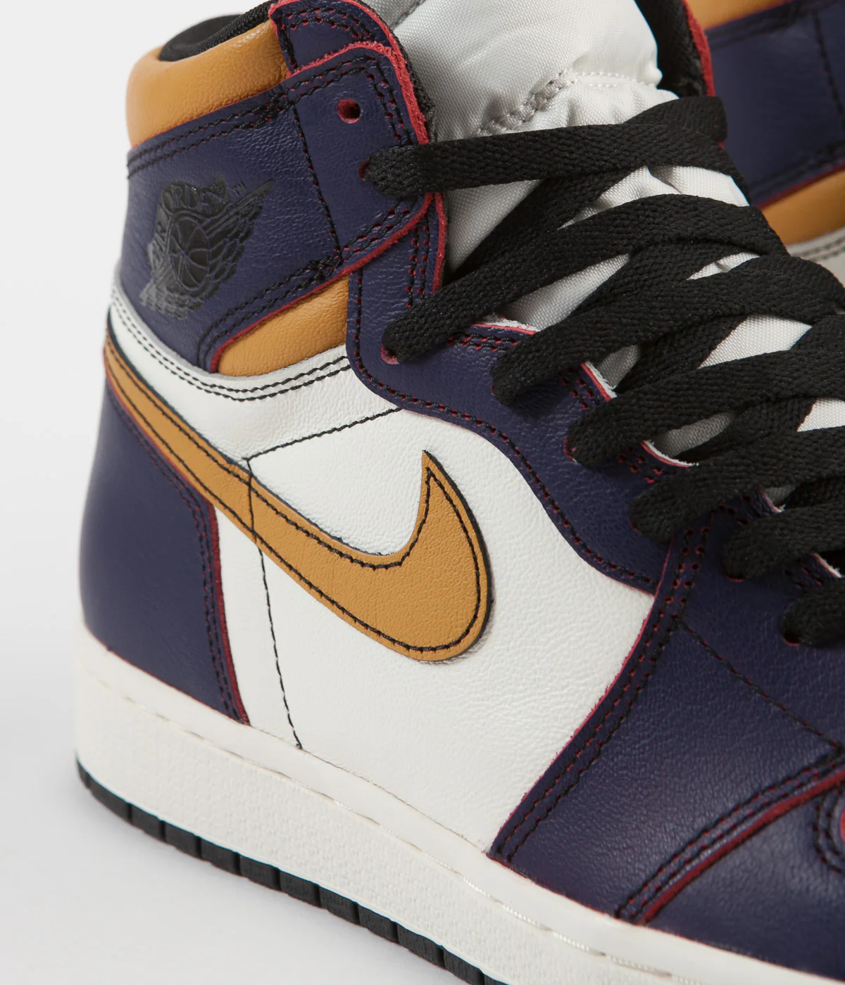 Nike SB Air Jordan 1 OG Defiant Shoes - Court Purple / Black - Sail - University Gold - Image 3