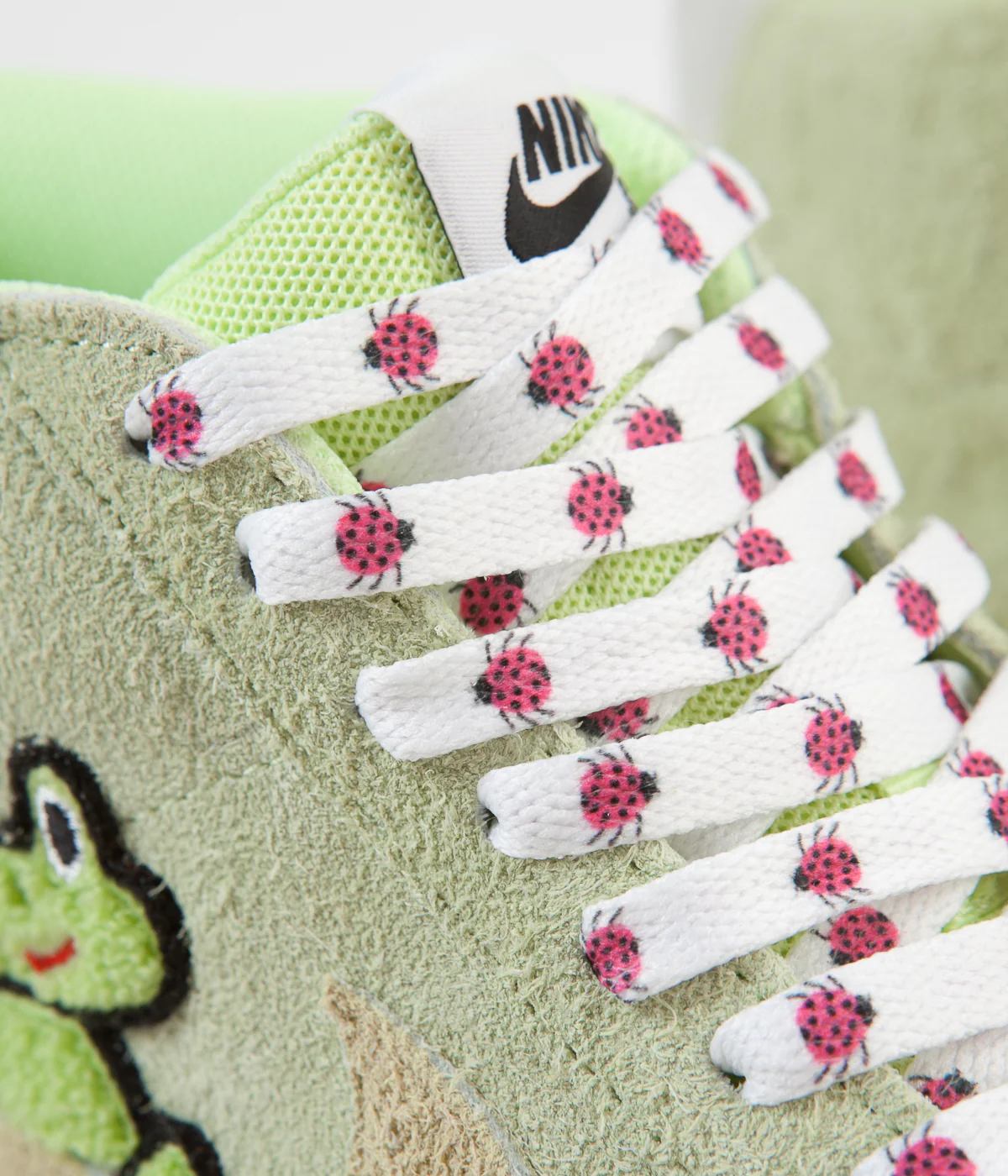 Nike SB x Frog Skateboards Blazer Mid Shoes - Light Liquid Lime / Lawn - White - Light Crimson - Image 4