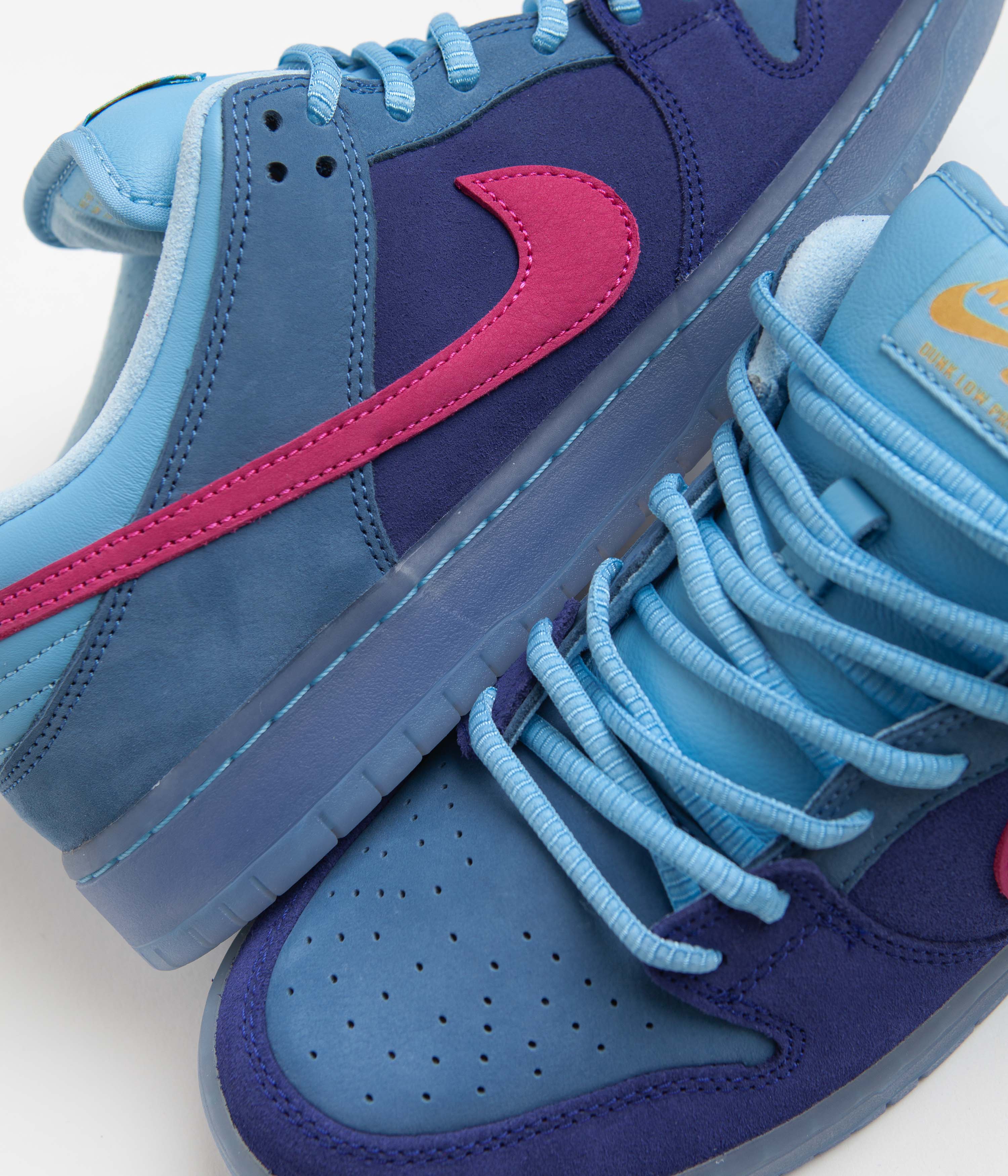 Nike SB x Run The Jewels Dunk Low Shoes - Deep Royal Blue / Active Pink - Blue Chill - Image 3